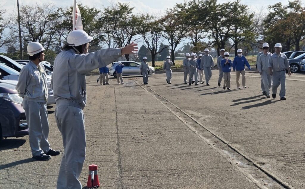 避難訓練、消火訓練を実施しました